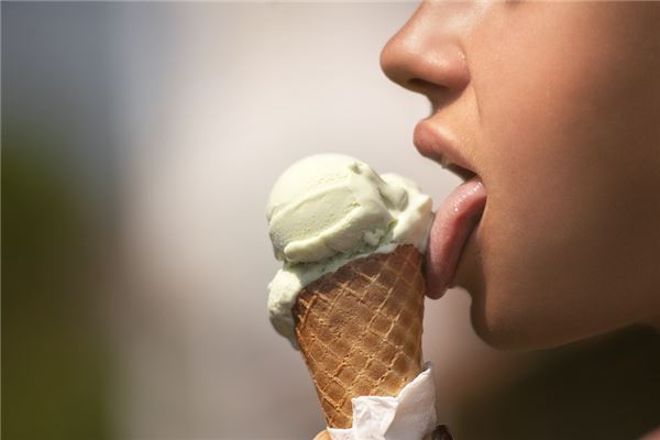 梦见吃冰淇淋是什么预兆